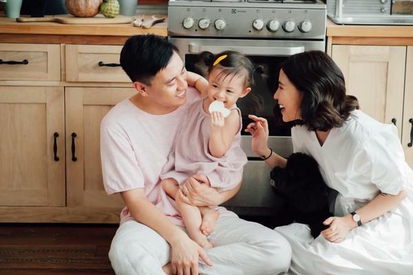 qua giang sinh cho bé khoanh khac y nghia cung gia dinh